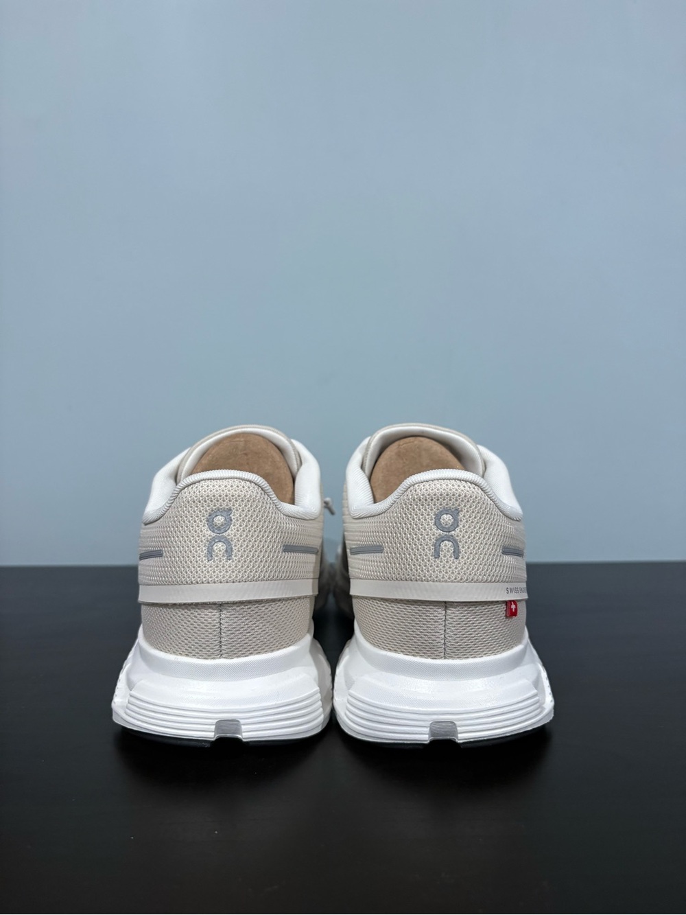 on cloud women’s cloud 6 wide | size 7.5 - Picture 4 of 7